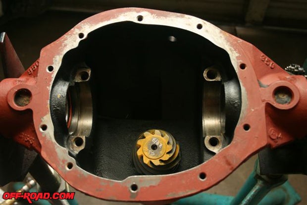 We applied marking dope to the pinion gear to better show what ARB is talking about on page 20.