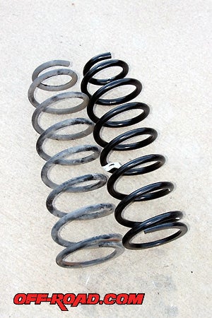 Here is a comparison of the factory coil spring and the new Old Man Emu 851 front spring (right). Again, not much difference in height or number of coils, but the Old Man Emu coil spring is rated for an additional 110 lbs. of capacity.