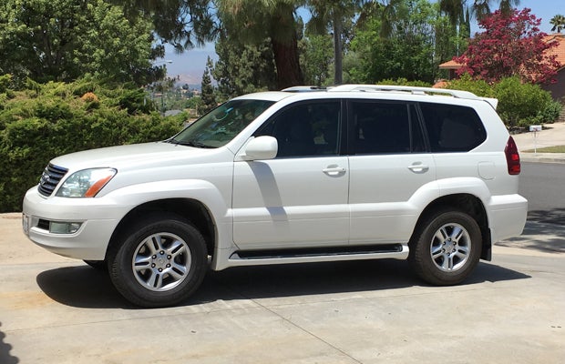 The GX 470 comes standard with the 4.7L V8 engine. It weighs a little more than a fourth-generation 4Runner but it is based on the same Prado 120 chassis.