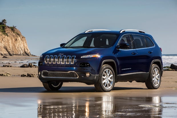 Jeeps all-new Cherokee features none of the boxy styling of its predecessor, as it instead features rounded edges and smoother lines more akin to the Grand Cherokee than the Wrangler. 