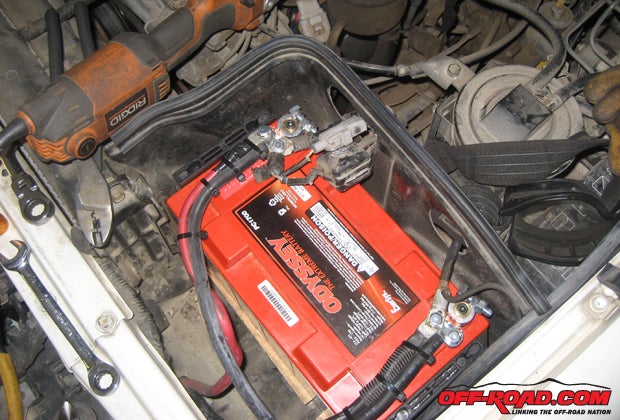 We mounted the new Odyssey PC1700 in the engine compartment of our Landcruiser. Since we decided to move to a dual-battery setup, a new location for the larger 31-PC2150 battery had to be found. 