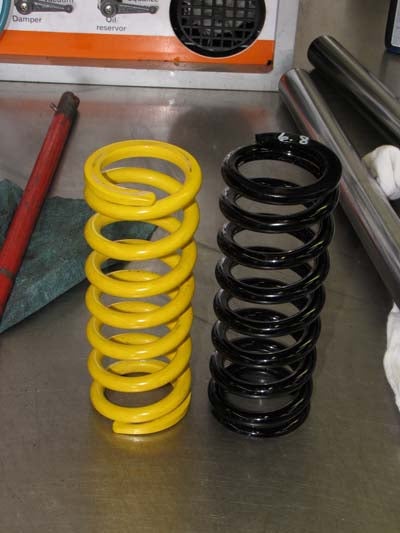 The shock was grossly under-damped and under-sprung for any sort of aggressive riding. The first step to making the rear end of the Foo Fighter behave for an aggressive 170-pound expert trail rider was installing an appropriate 6.8mm/Kg shock spring. 