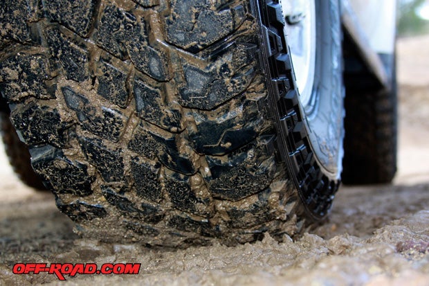 Strategically placed ribs within the lateral grooves of the tread design help to discharge stones and resist stone drilling. Sipping on the thread design also works well to self-clean after going through muddy terrain.