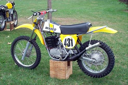 In 1976, the five-speed gearboxes with one year behind them were proving to be reliable. The hot bike to have at that time was the 400 AW five-speed.
