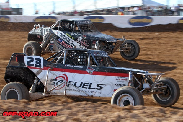 Steven Greinke (foreground) and Justin Bean Smith (background) battled during the Pro Buggy finale, with Smith holding on to earn the victory at the final race of the season. 