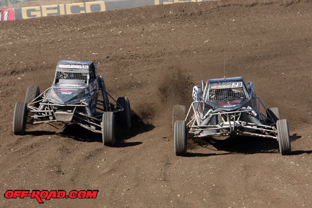 Steven Greinke (#23, right) battles with Jerry Whelchel during Pro Buggy. 