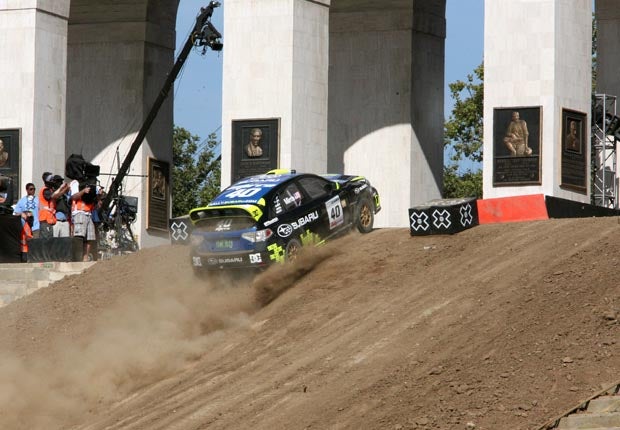 Dave Mirra takes one of the lines through the Coliseum arches. 