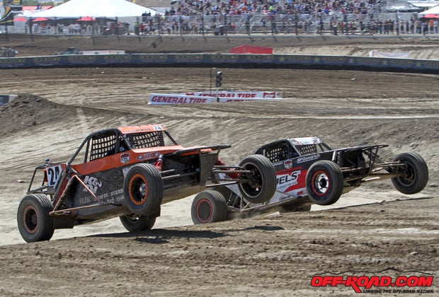 Bradley Morris (left) and Steven Greinke (right) battle side by side at Round 6 of the Lucas Oil Off-Road series. 