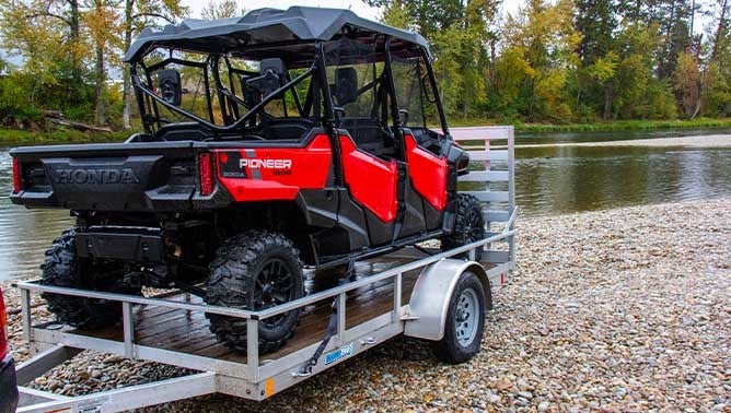 using ratchet straps to secure utv to trailer