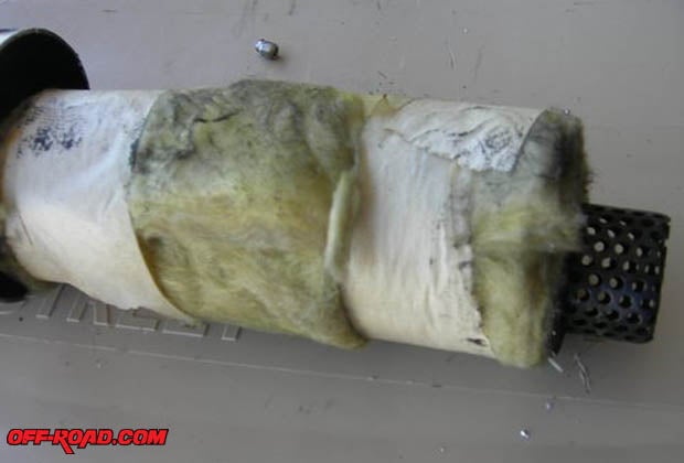 The internals of the muffler can now be gently pulled out of the body.