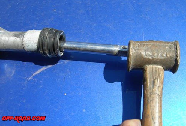  To get the spark arrestor out, it is necessary to use an extension and a hammer.