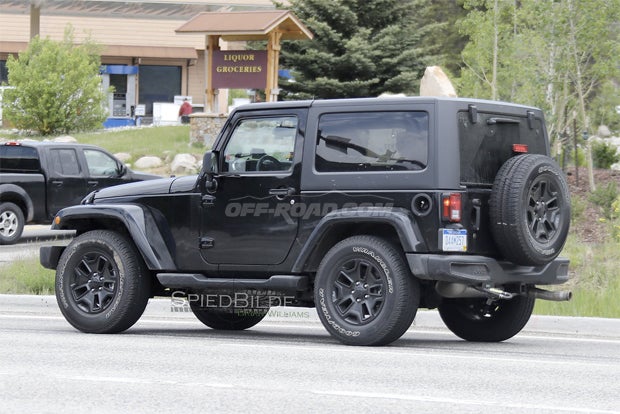 6-Speed Manual, 8-Speed Auto Spotted in 2018 Jeep Wrangler JL: 