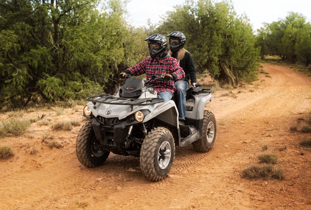 The Outlander L 500 and 400 will be available in a new Light Gray with Can-Am Red graphics.