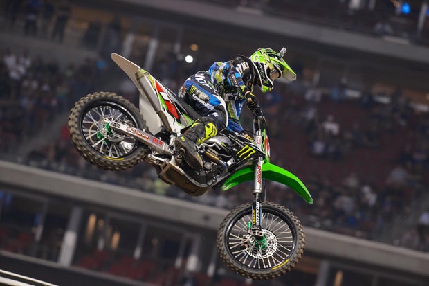 Ryan Villopoto inched himself closer to his fourth Supercross title in Houston. 