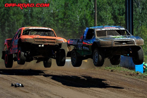 Robby Gordon (left) and Jeremy McGrath battle in Pro 2wd. 